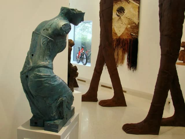 Rzeźba sztuka: Odkryj fascynujący świat technik i materiałów Rzeźba sztuka: Odkryj fascynujący świat technik i materiałów