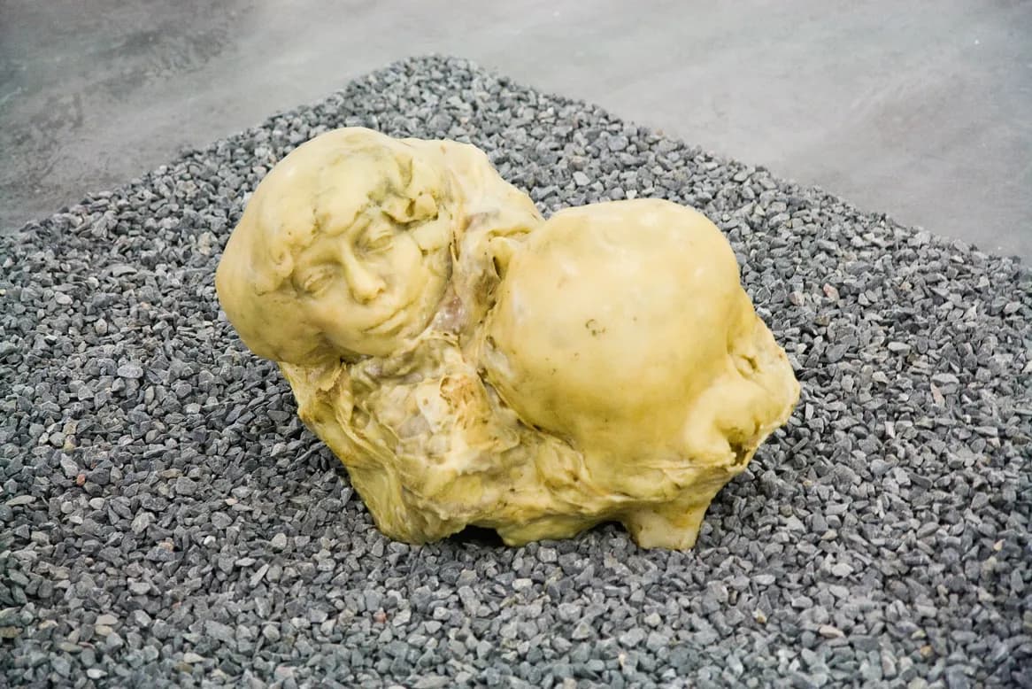 Alina Szapocznikow rzeźby: odkryj emocje i znaczenie jej twórczości Alina Szapocznikow rzeźby: odkryj emocje i znaczenie jej twórczości