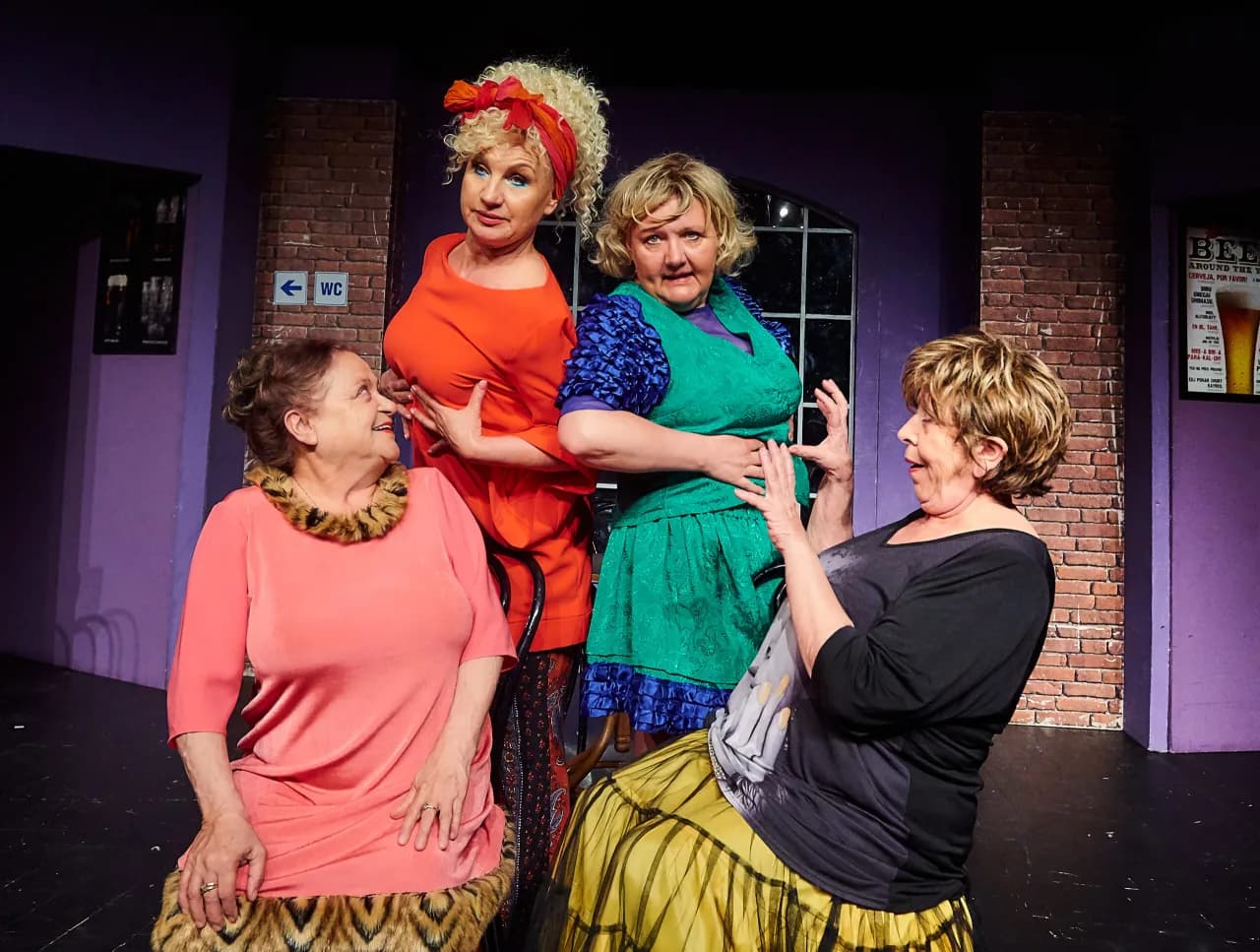 Menopauza spektakl: Jak humor pomaga przetrwać trudne chwile Menopauza spektakl: Jak humor pomaga przetrwać trudne chwile