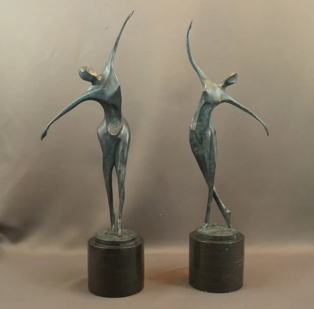 Sztuka nowoczesna rzeźby: jak materiały kształtują współczesne formy Sztuka nowoczesna rzeźby: jak materiały kształtują współczesne formy