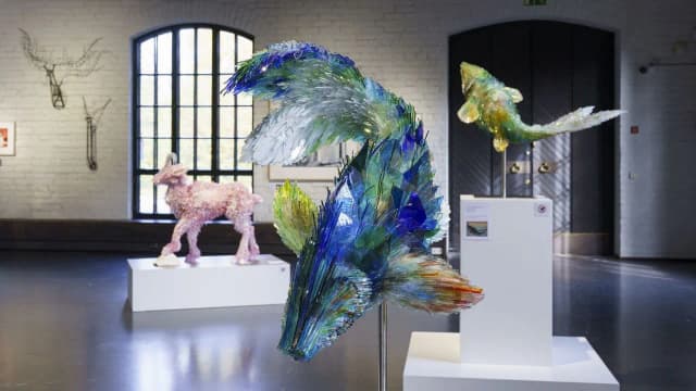 Szklane rzeźby: Odkryj ich niezwykłe piękno i zastosowanie w wnętrzach Szklane rzeźby: Odkryj ich niezwykłe piękno i zastosowanie w wnętrzach