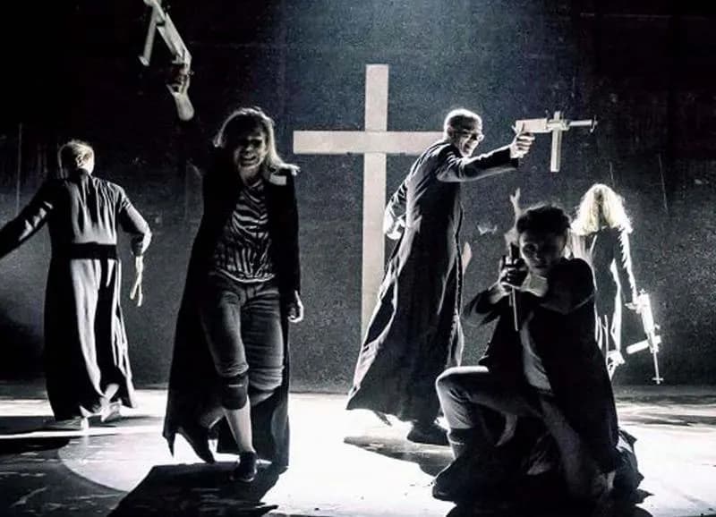 Spektakl klątwa: kontrowersje, emocje i wpływ na polską kulturę Spektakl klątwa: kontrowersje, emocje i wpływ na polską kulturę