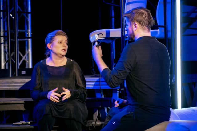 Śmierć i dziewczyna spektakl: kontrowersje, adaptacje i recenzje Śmierć i dziewczyna spektakl: kontrowersje, adaptacje i recenzje