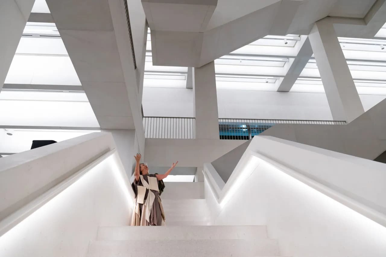 Sztuka nowoczesna w Warszawie: odkryj fascynujące wystawy i galerie Sztuka nowoczesna w Warszawie: odkryj fascynujące wystawy i galerie