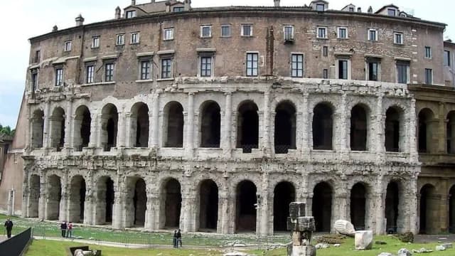 Teatr Pompejusza: Historia, architektura i tajemnice starożytnego Rzymu Teatr Pompejusza: Historia, architektura i tajemnice starożytnego Rzymu