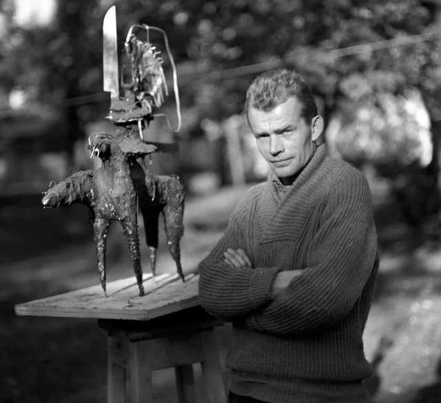 Władysław Hasior i jego rzeźby: kontrowersje i niezwykłe dzieła Władysław Hasior i jego rzeźby: kontrowersje i niezwykłe dzieła