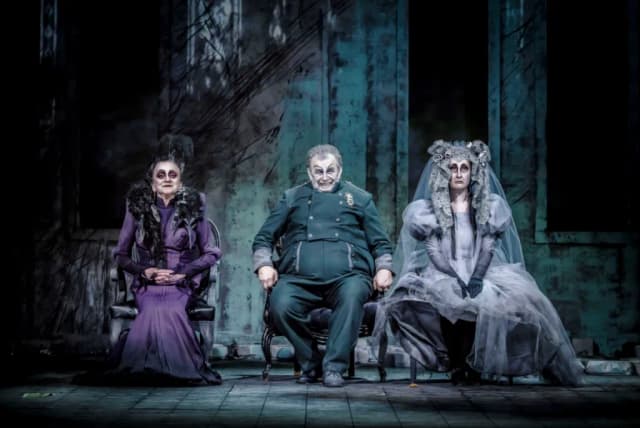 Rewizor spektakl: emocje, krytyka i obsada, które zaskakują Rewizor spektakl: emocje, krytyka i obsada, które zaskakują