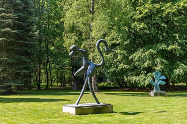 Ogród rzeźb Juana Soriano – odkryj niezwykłe dzieła sztuki w Owczarni Ogród rzeźb Juana Soriano – odkryj niezwykłe dzieła sztuki w Owczarni