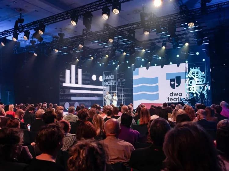 Festiwal Dwa Teatry: Odkryj niezapomniane spektakle i nagrody Festiwal Dwa Teatry: Odkryj niezapomniane spektakle i nagrody