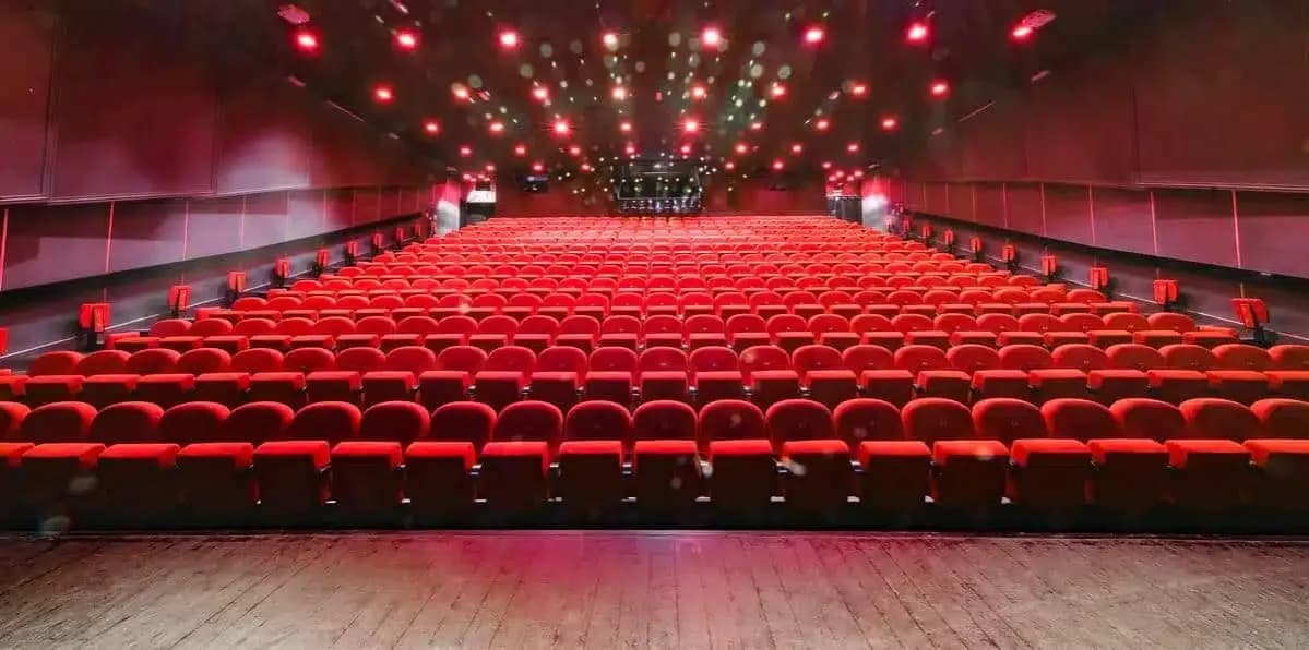 Spektakle w Teatrze Capitol: odkryj wyjątkowe wydarzenia w Warszawie Spektakle w Teatrze Capitol: odkryj wyjątkowe wydarzenia w Warszawie