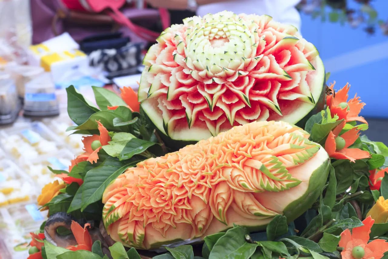 Rzeźby z warzyw: Jak stworzyć zachwycające dekoracje kulinarne Rzeźby z warzyw: Jak stworzyć zachwycające dekoracje kulinarne