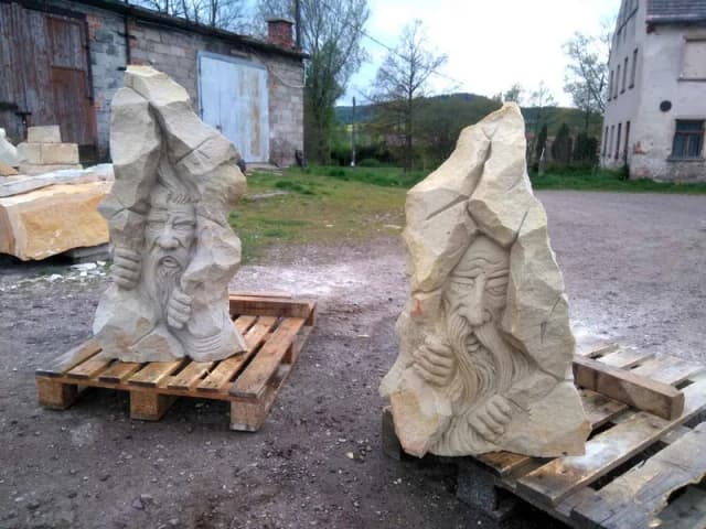 Rzeźby z piaskowca – odkryj ich piękno i trwałość w Twoim ogrodzie Rzeźby z piaskowca – odkryj ich piękno i trwałość w Twoim ogrodzie