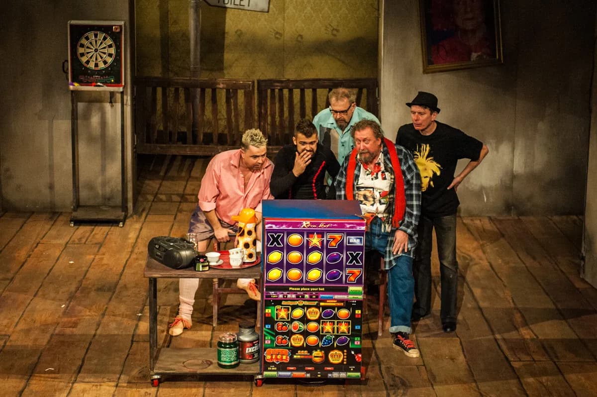 Kogut w rosole w teatrze STU - poznaj szczegóły i obsadę spektaklu Kogut w rosole w teatrze STU - poznaj szczegóły i obsadę spektaklu