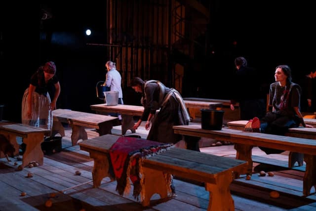 Spektakl do DNA: Odkryj emocje i tradycje w nowoczesnym teatrze Spektakl do DNA: Odkryj emocje i tradycje w nowoczesnym teatrze