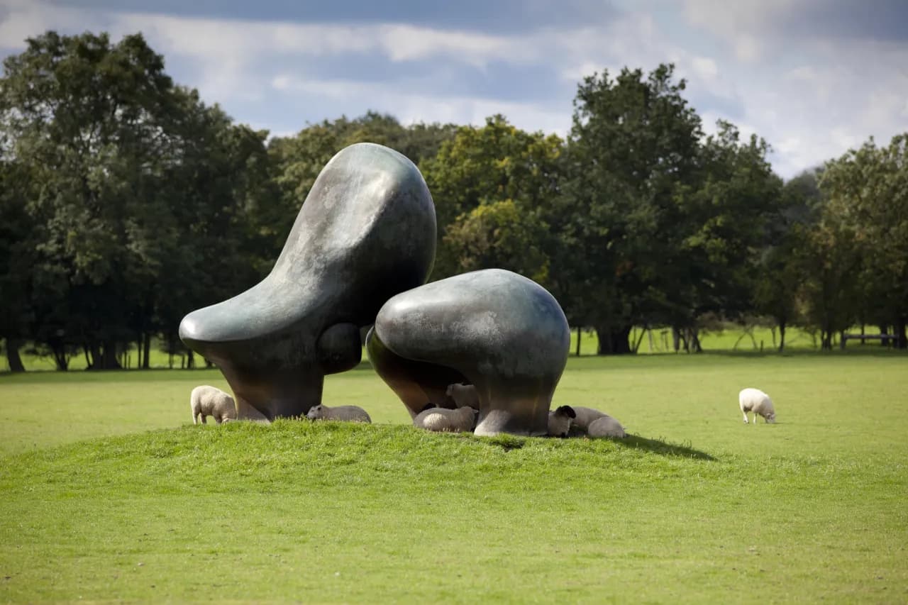 Henry Moore rzeźby: odkryj niezwykłe dzieła i ich znaczenie w Polsce Henry Moore rzeźby: odkryj niezwykłe dzieła i ich znaczenie w Polsce