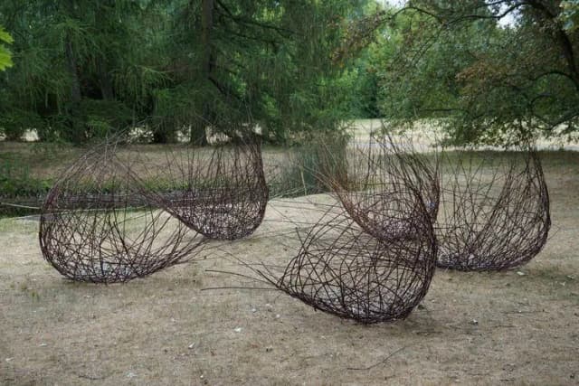 Rzeźby z wikliny do ogrodu - piękno i ekologia w Twoim ogrodzie Rzeźby z wikliny do ogrodu - piękno i ekologia w Twoim ogrodzie